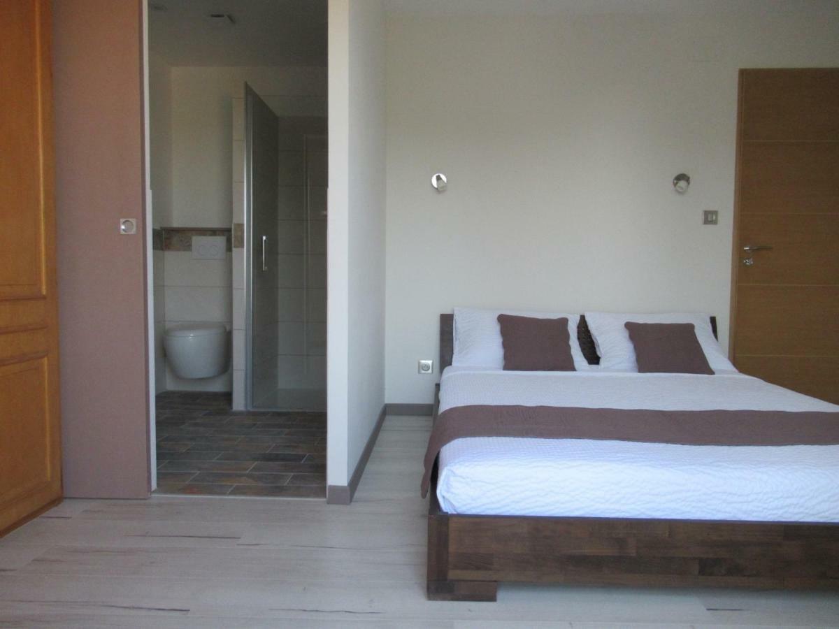 Le Bastidon De Cucuron Bed & Breakfast Exterior foto
