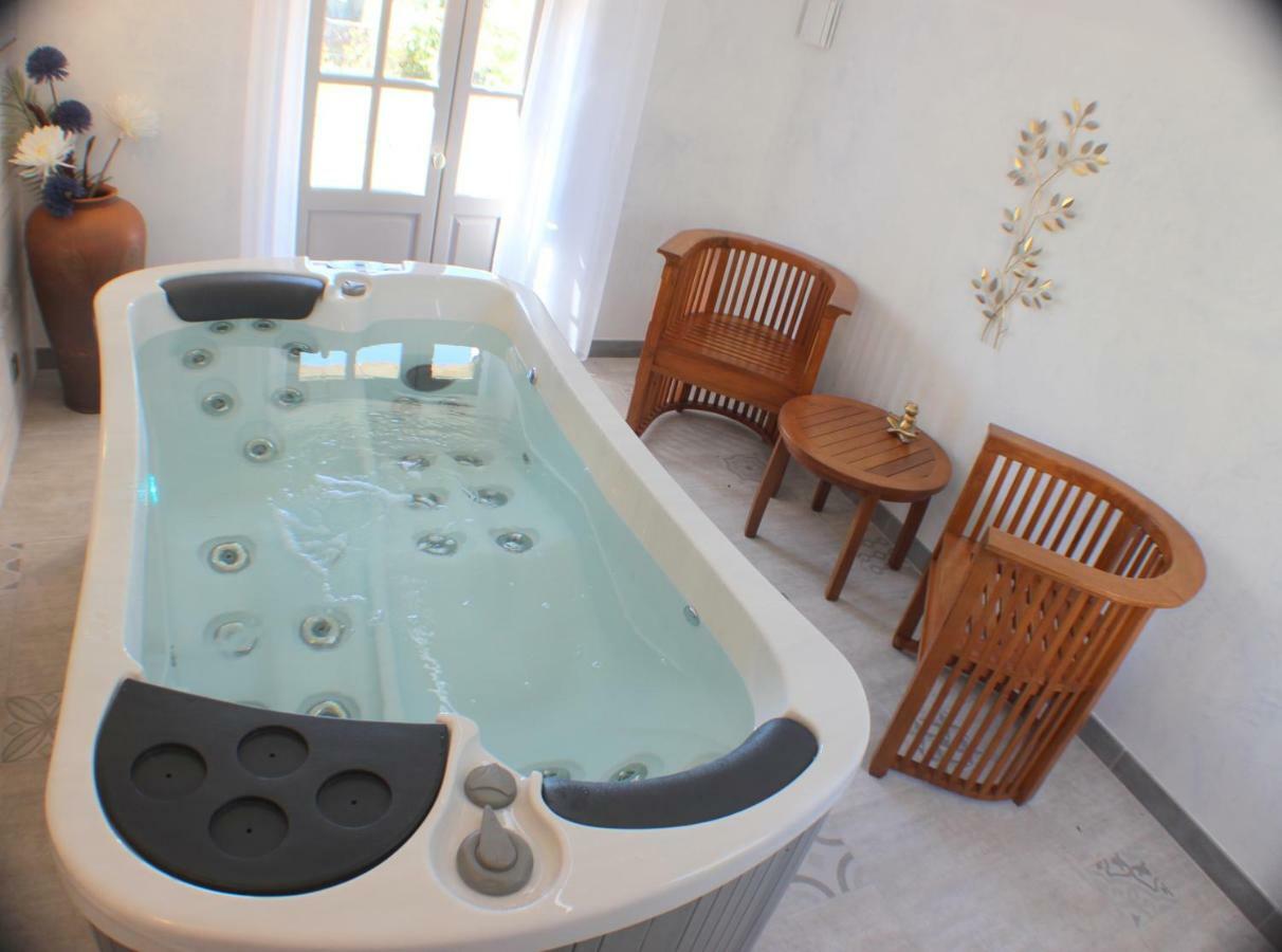 Le Bastidon De Cucuron Bed & Breakfast Exterior foto